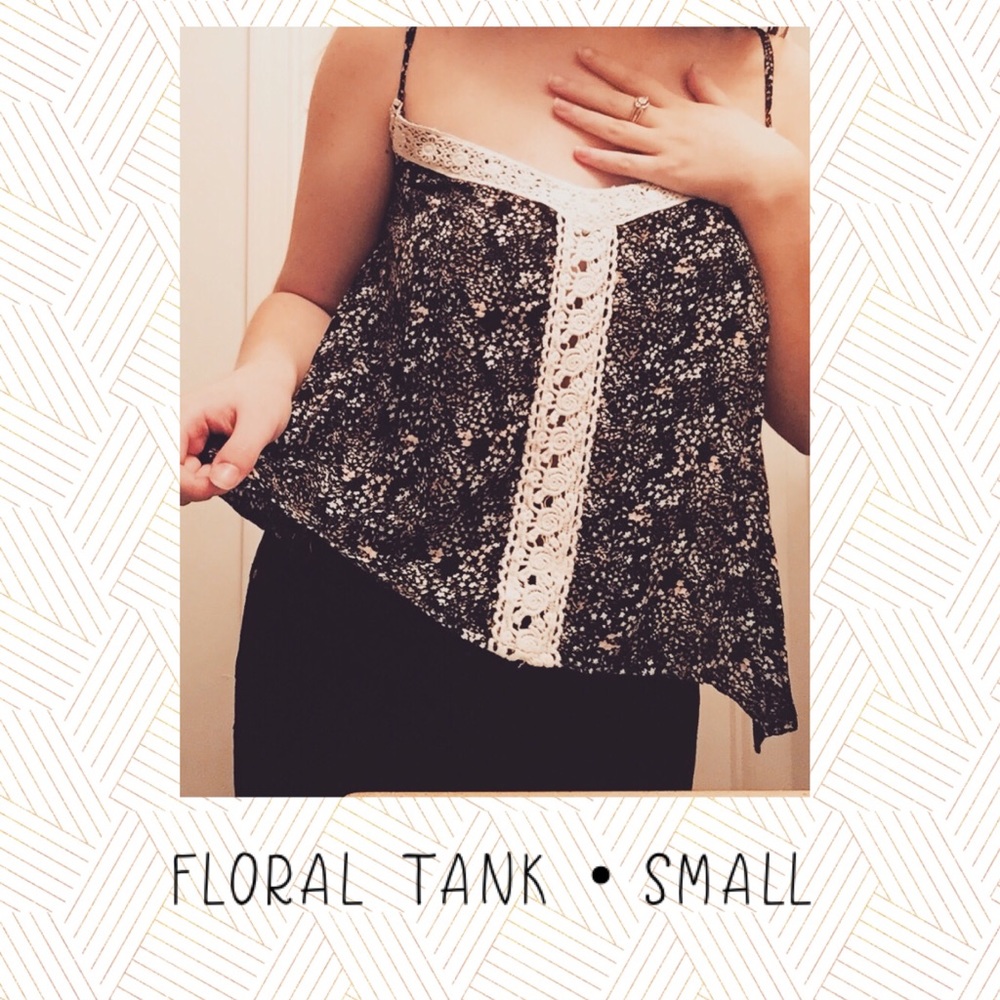 Floral lace insert flowy Camisole Tank size small
